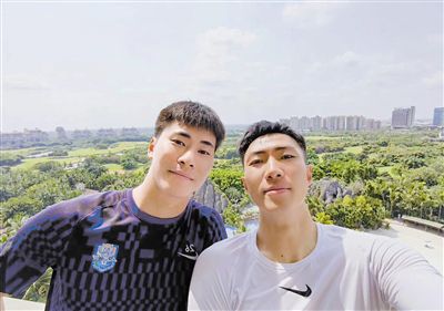多好的球员啊，他在球队的重要性逐渐凸显，只不过我们在1月份要面临失去他的境况了，好在与纽卡的比赛他还能在球队。